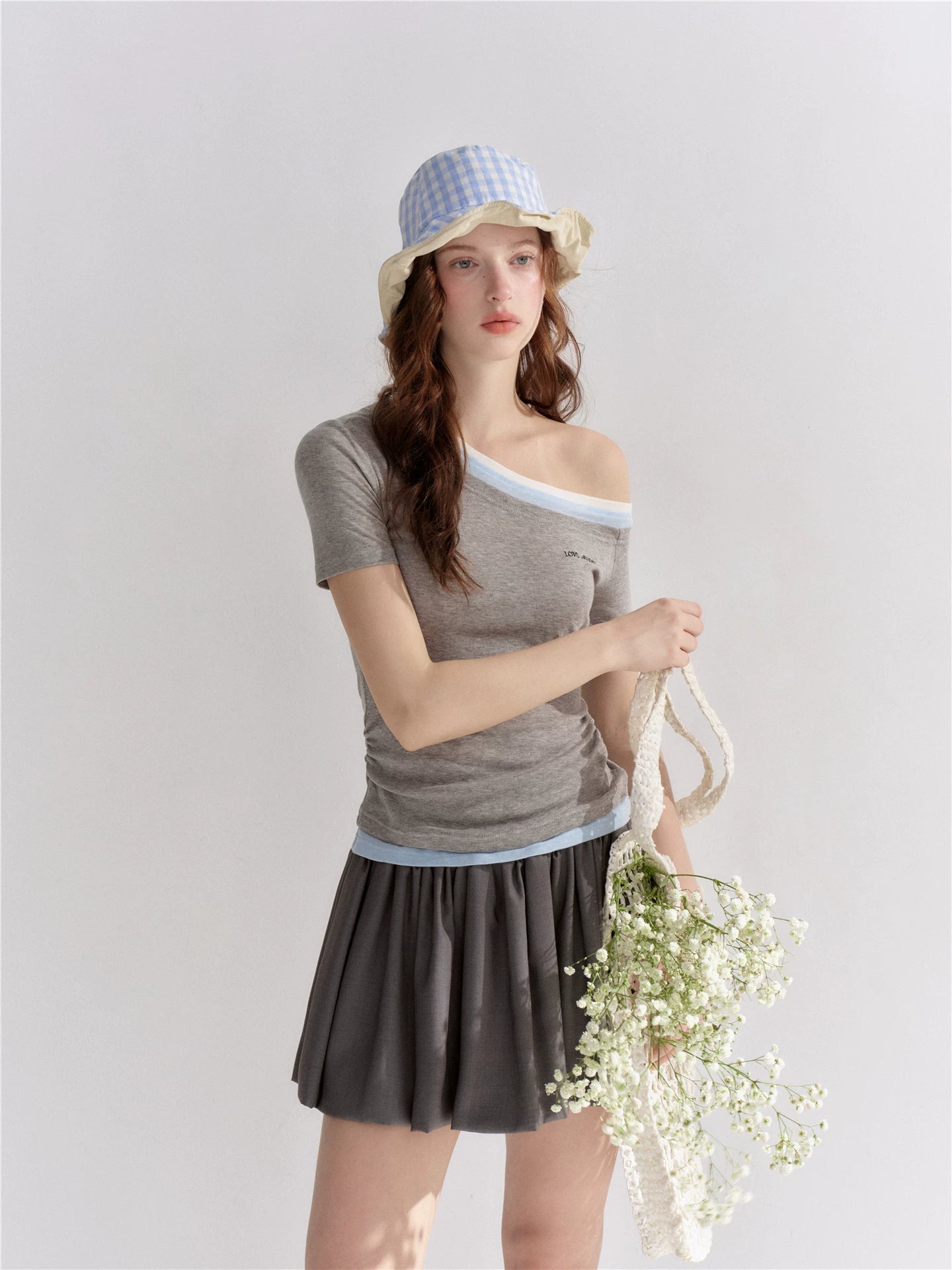 Contrast Off-Shoulder T-shirt