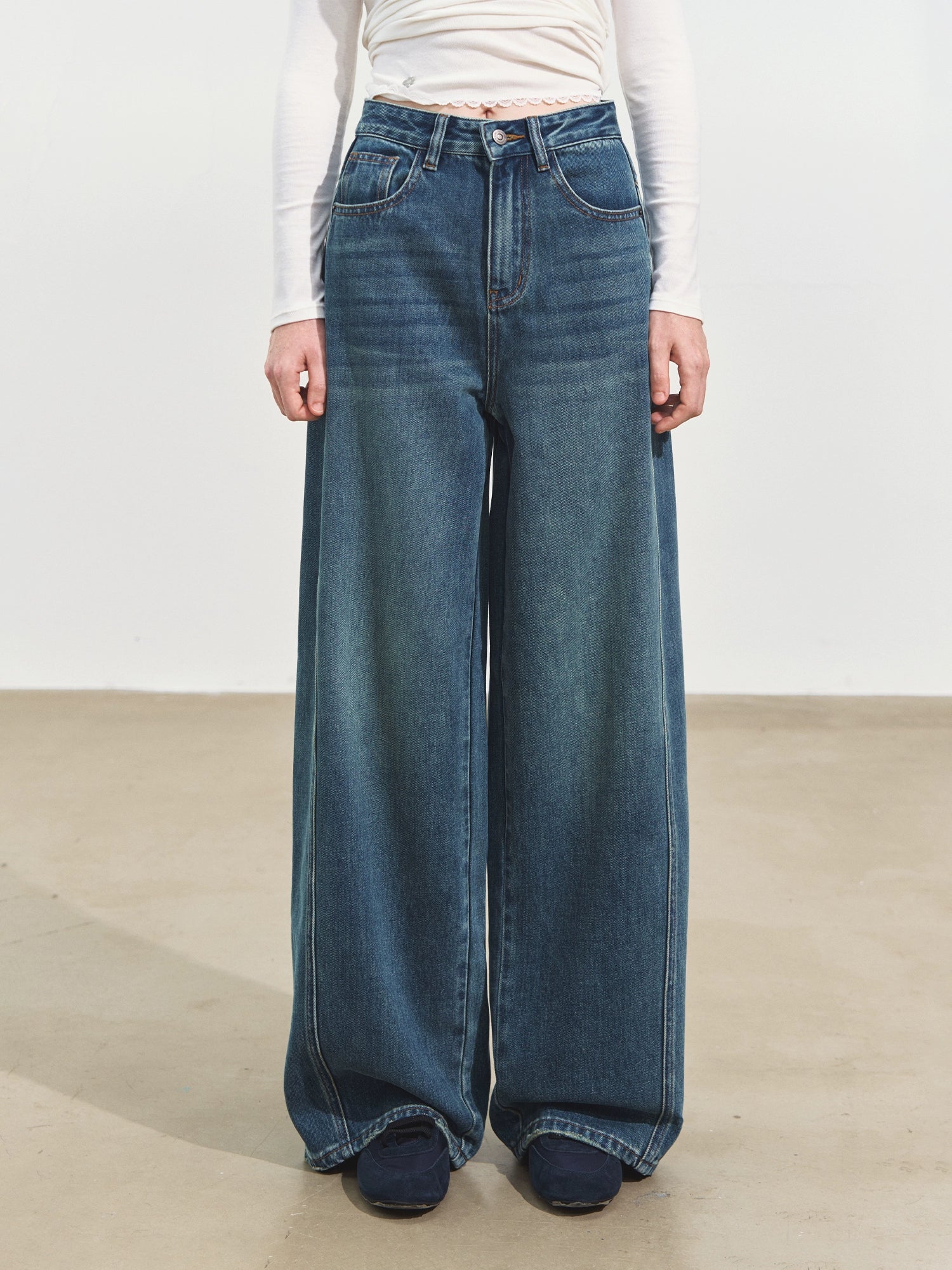 Curved Seam Wide-Leg Jeans