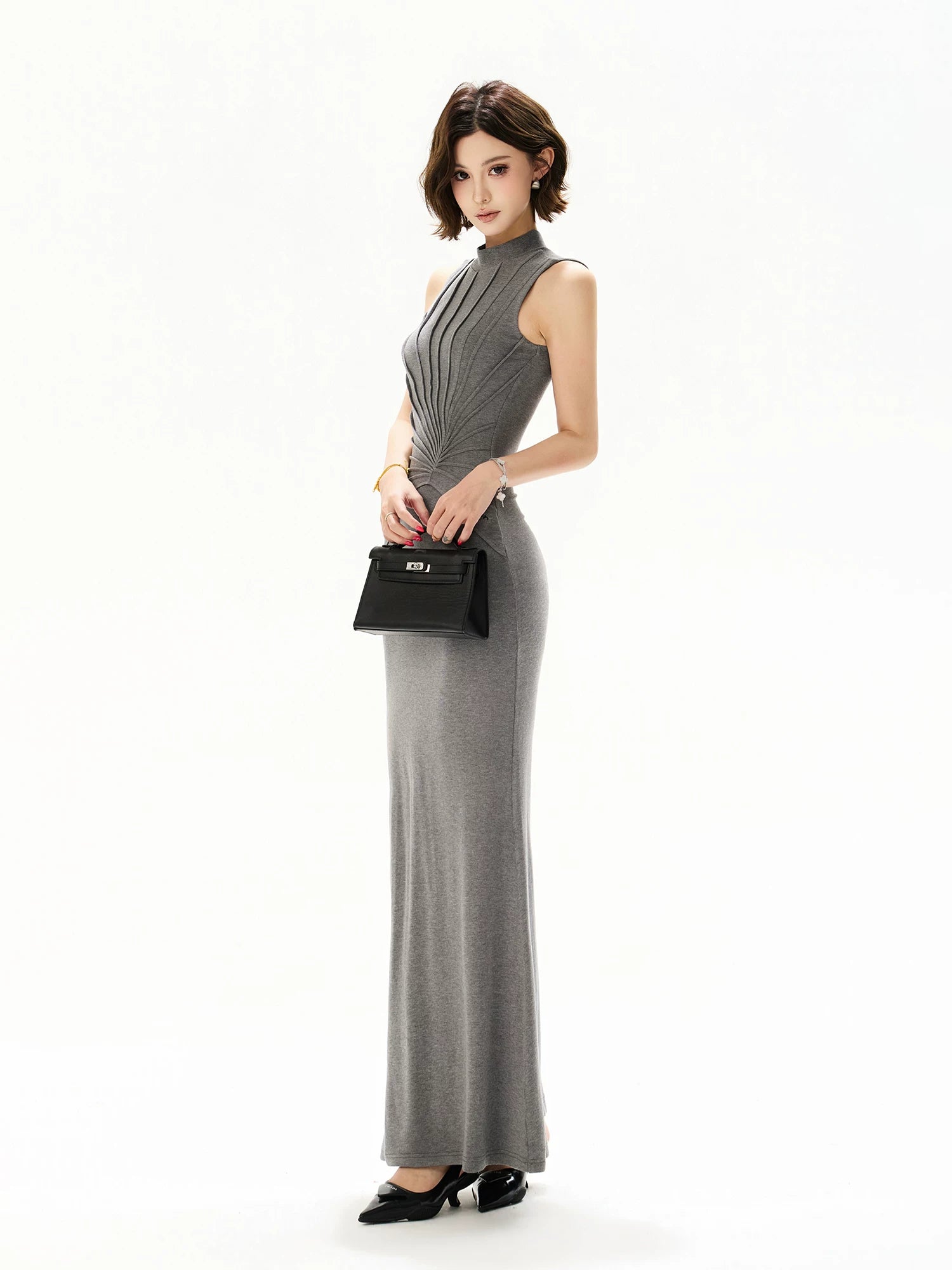 Deep Gray Sleeveless Pleated Knit Dress