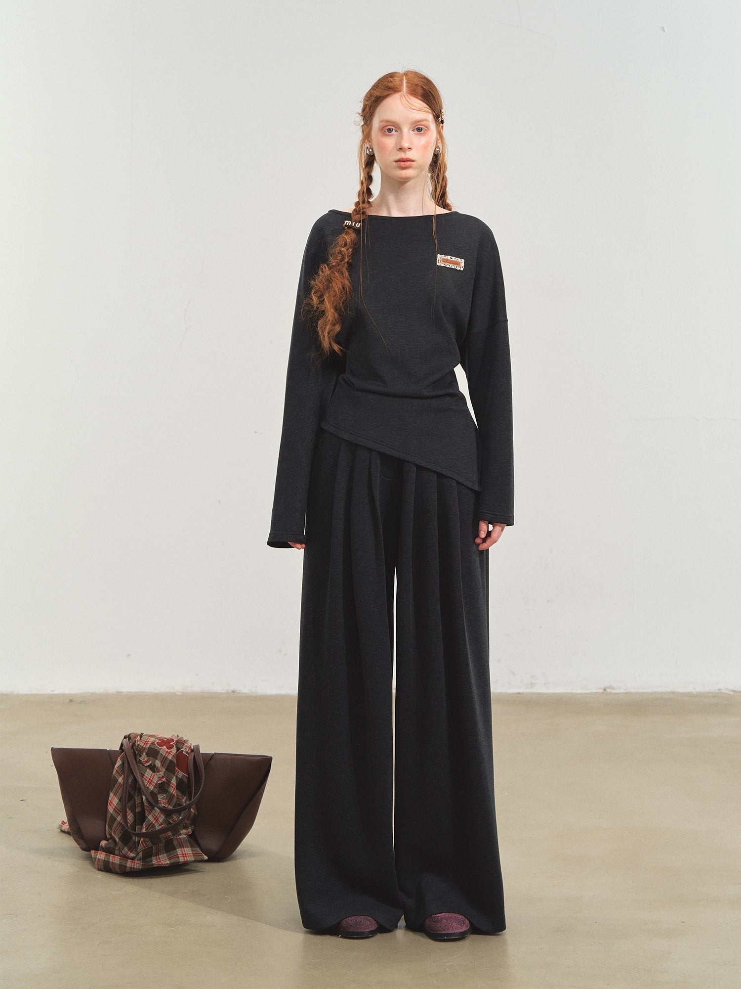 Off-Shoulder Irregular Blouse &amp; Pleated Pants Set