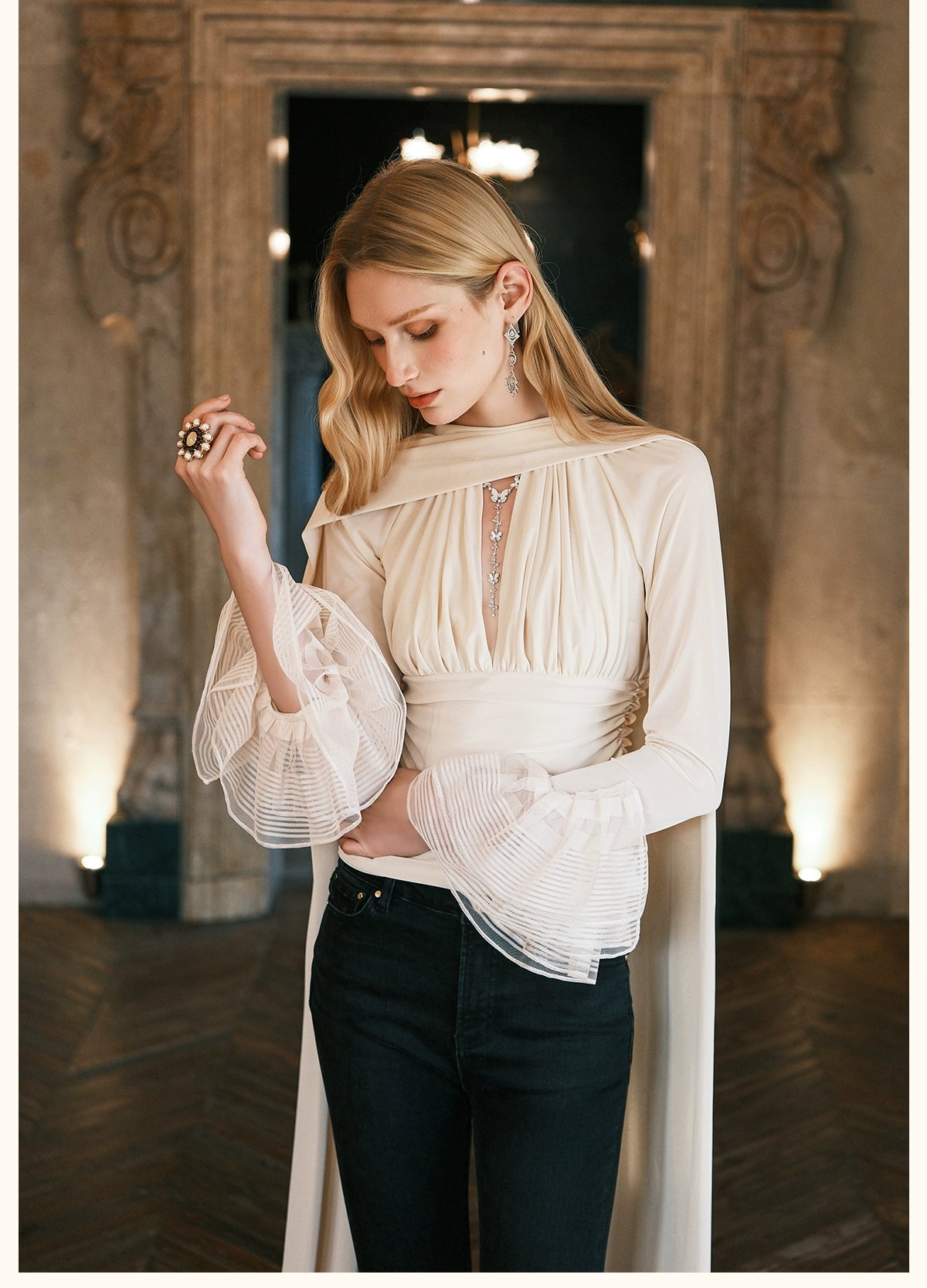 Nina Halter Neck V-neck Short Fitting Top