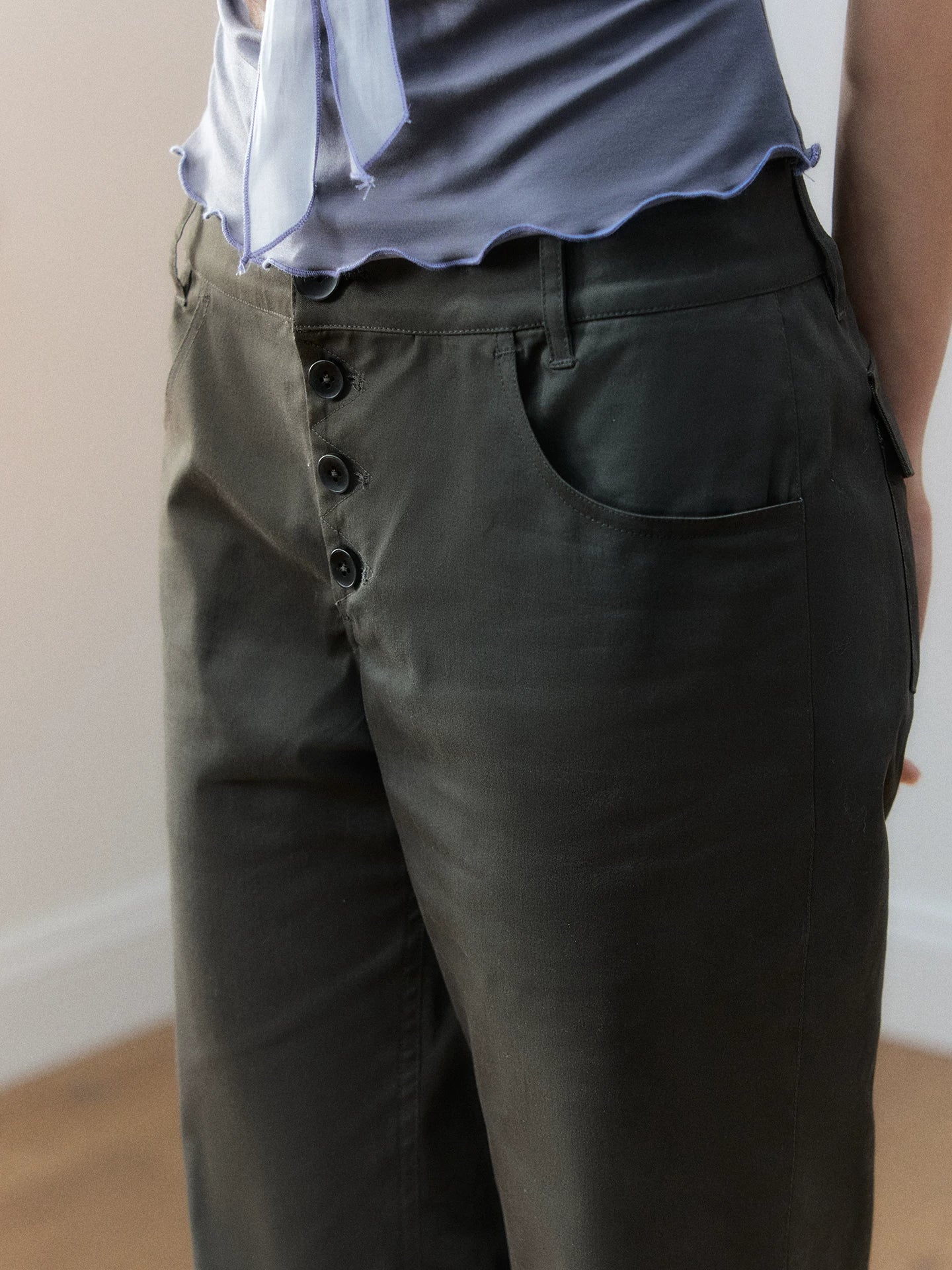 Retro Button Capri Pants