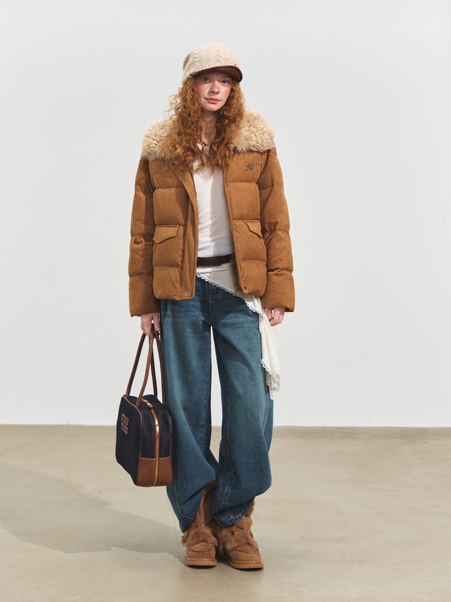 Curved Seam Wide-Leg Jeans