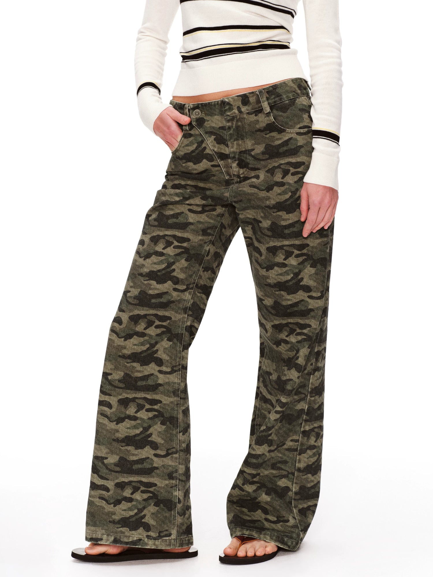 Camo Flared Wide Pants