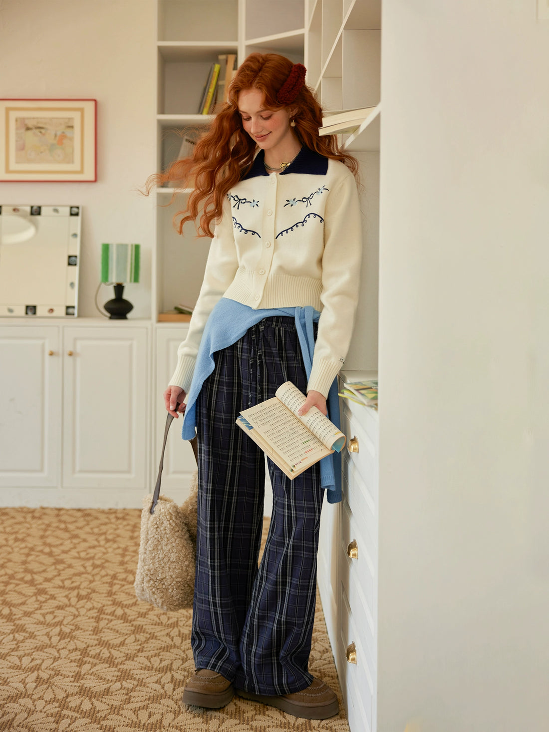 Contrast Collar Embroidered Knit Cardigan