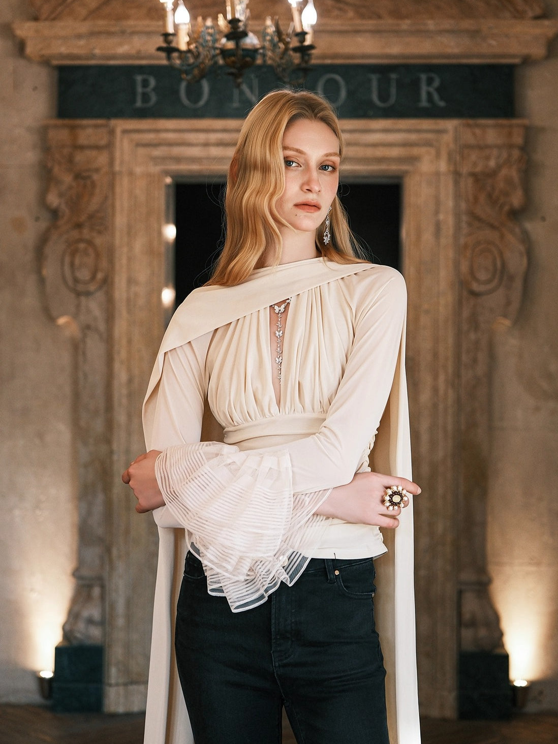 Nina Halter Neck V-neck Short Fitting Top