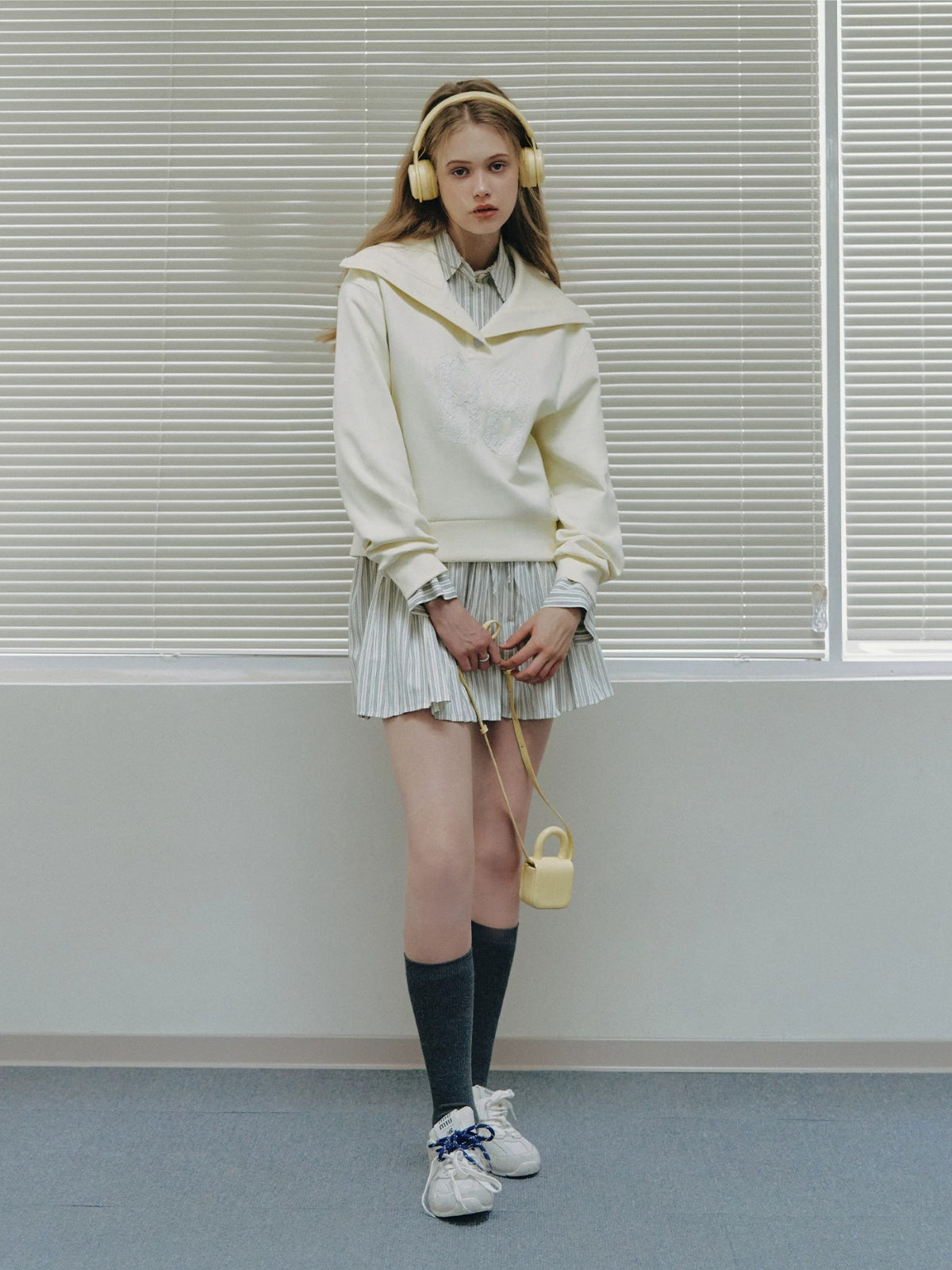 Vintage Lace Collar Embroidered Sweatshirt