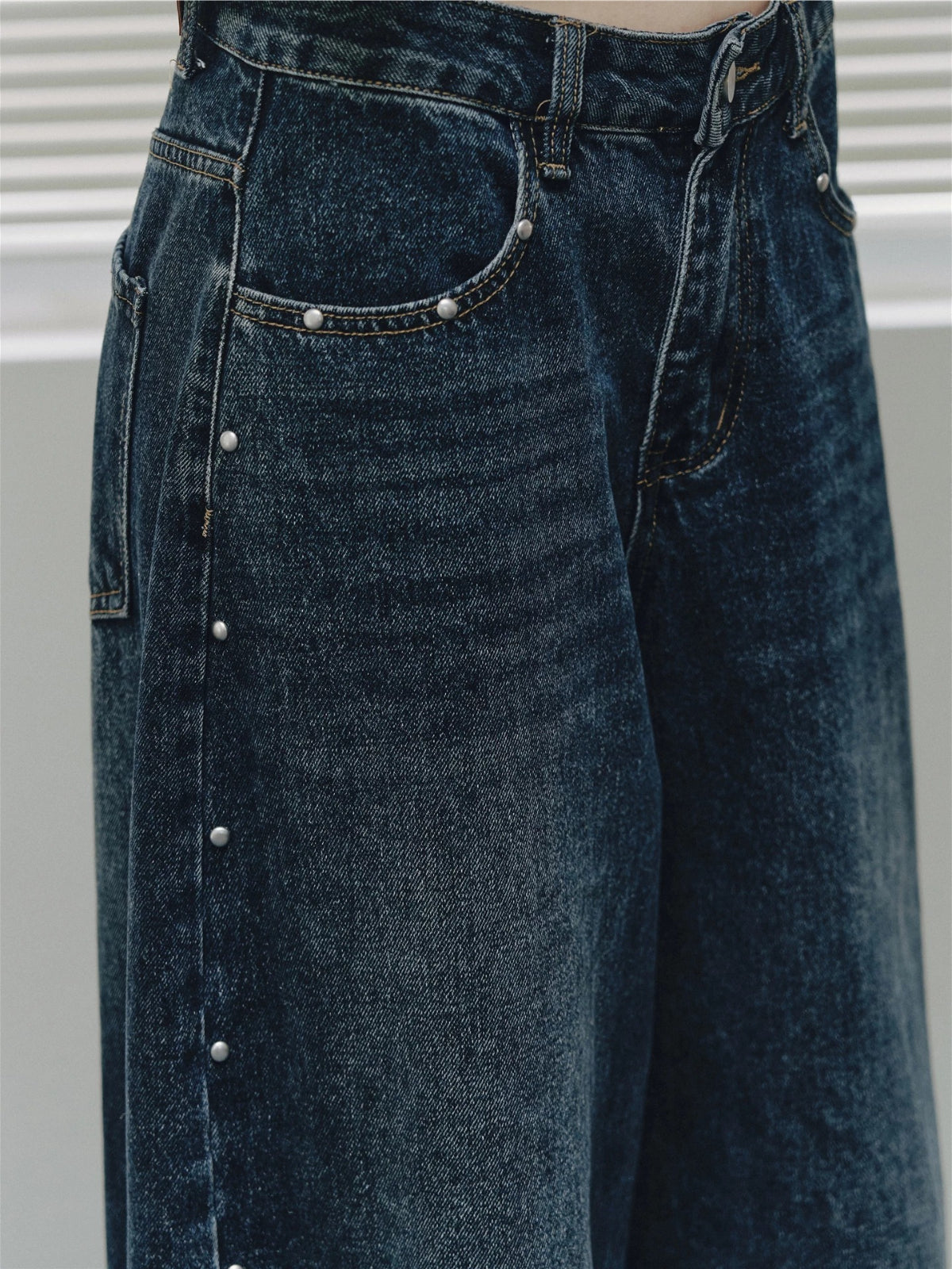 Rivet Wide Leg Jeans