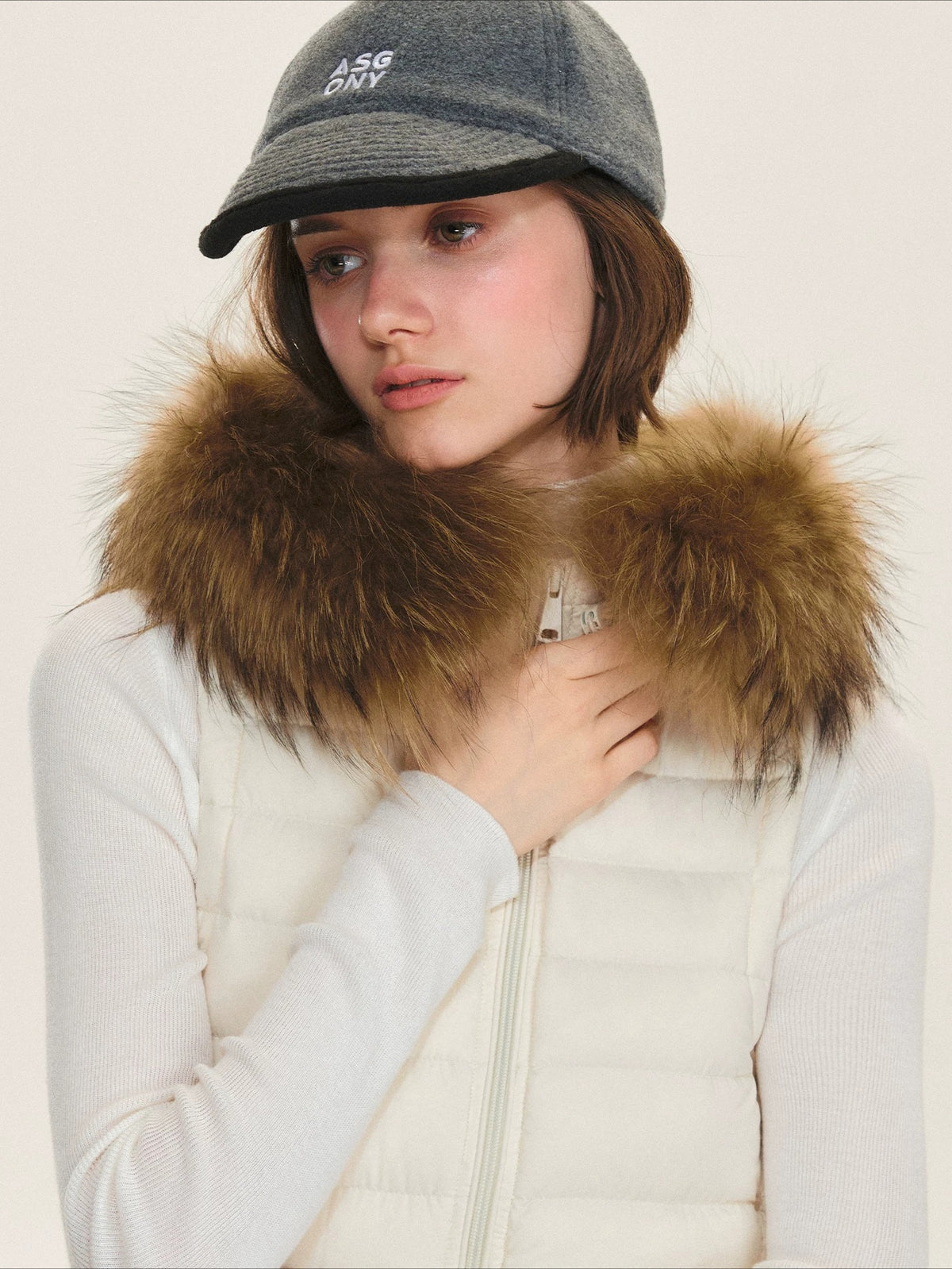 Detachable Fur Collar Waist-Fitted Down Vest