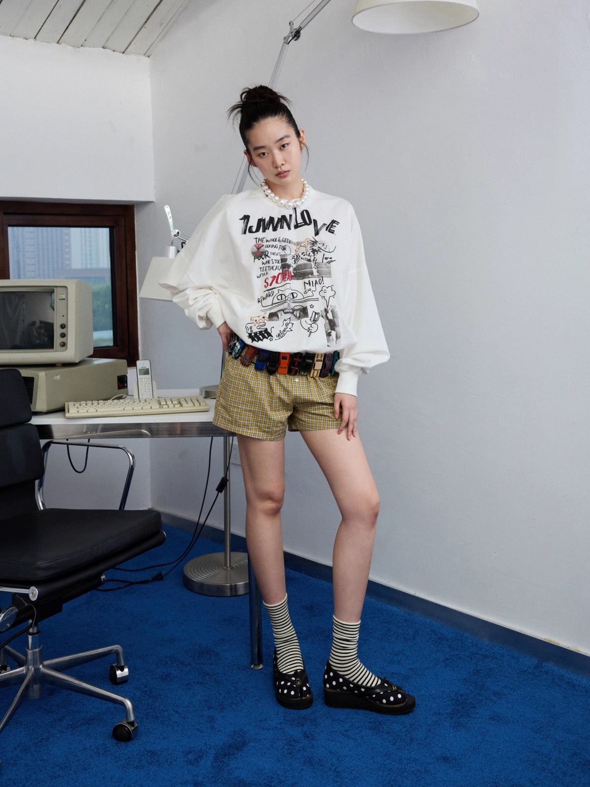 White Graffiti Cat Print Sweatshirt