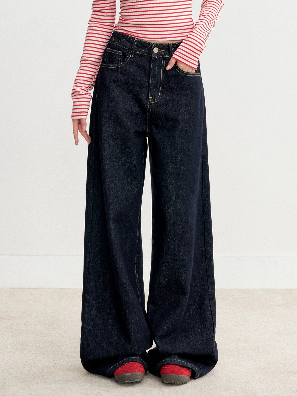 Contrast Pocket Straight Leg Jeans