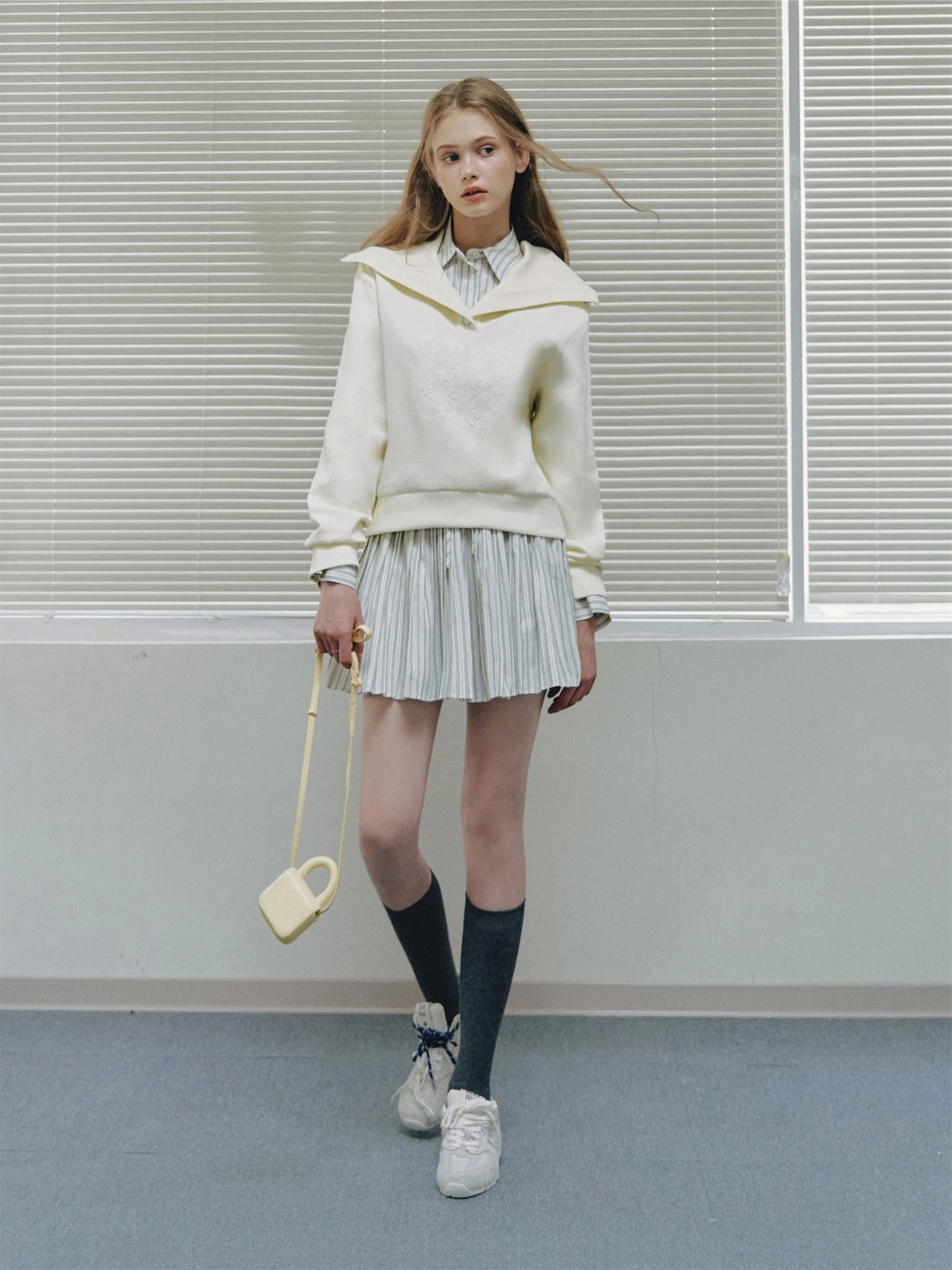Vintage Lace Collar Embroidered Sweatshirt