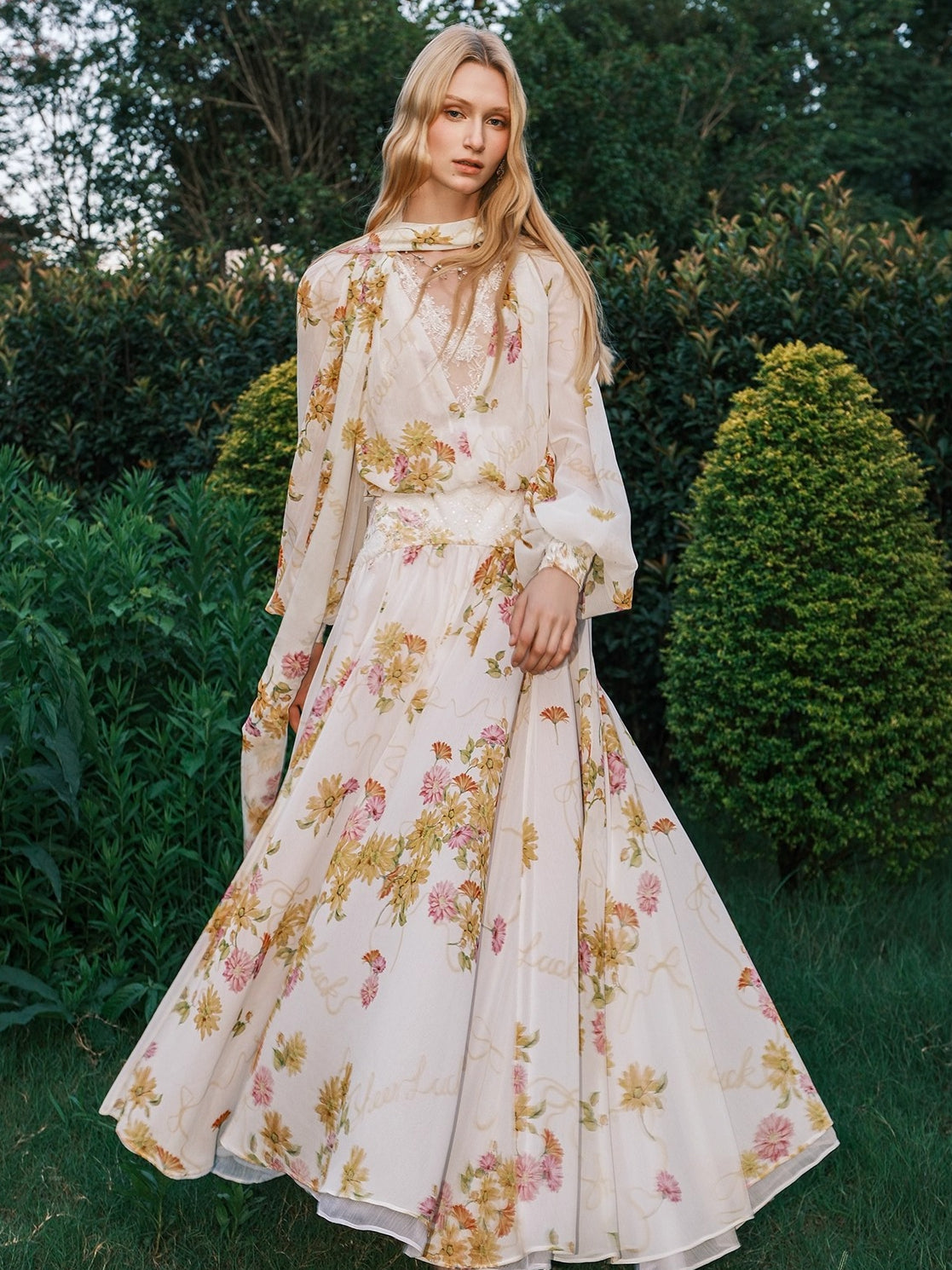 Milena Chiffon Lace Lantern Sleeve V-neck Dress