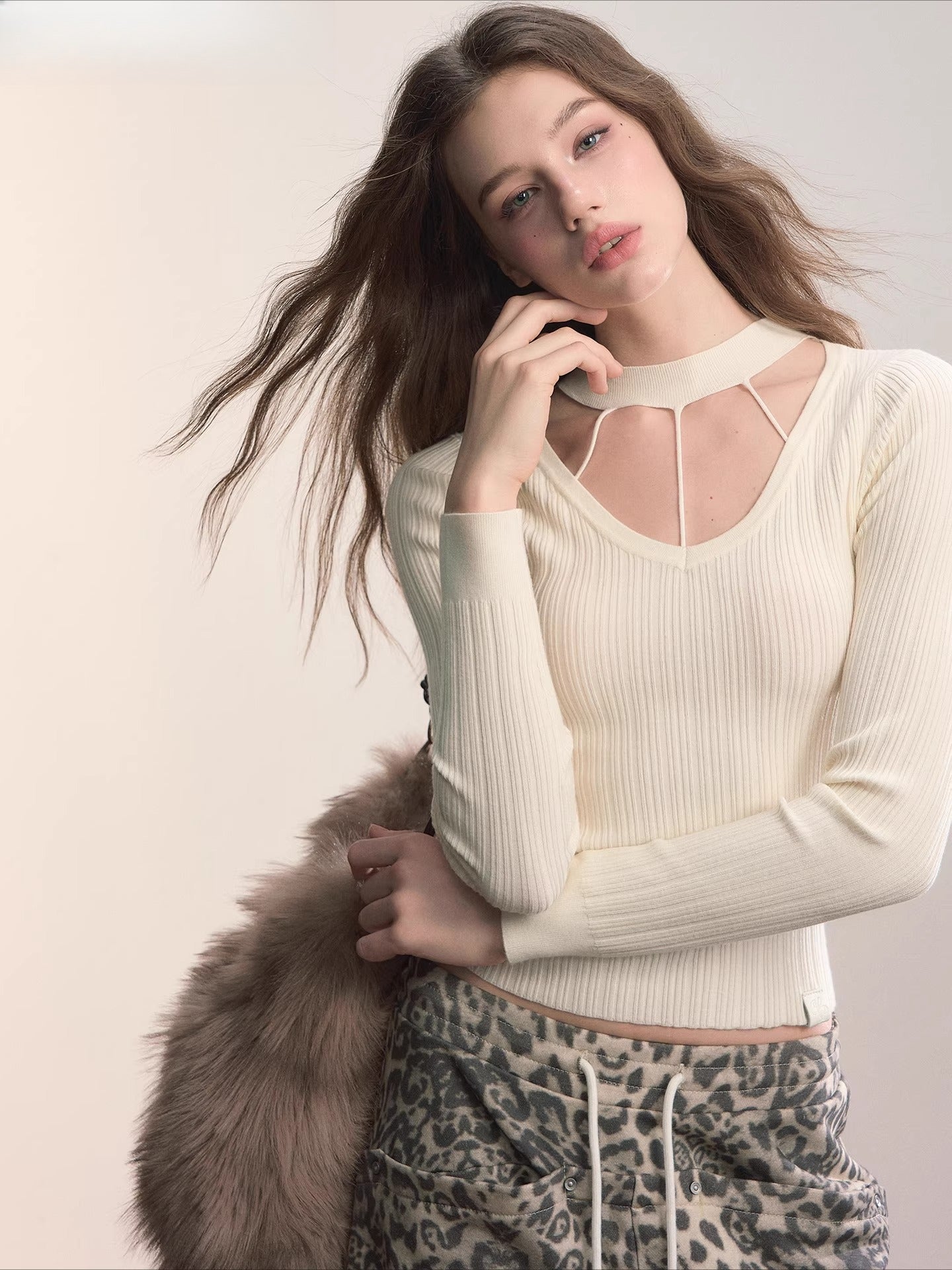Choker Neck Halter Slim-Fit Knit Top