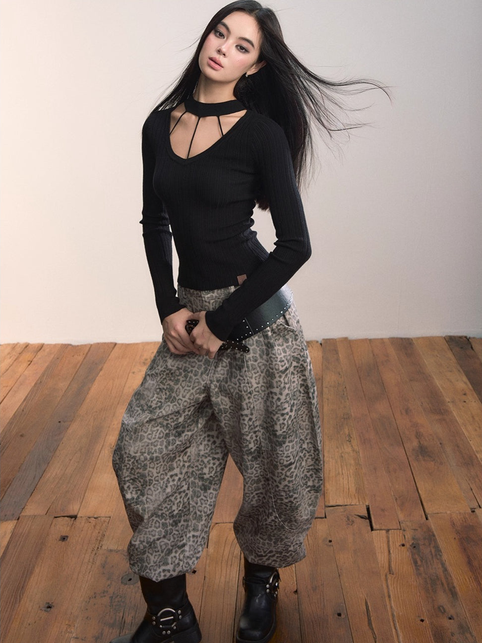Choker Neck Halter Slim-Fit Knit Top